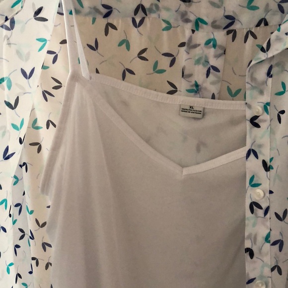 Liz Claiborne Sleeveless Button Front Blouse - Picture 7 of 7